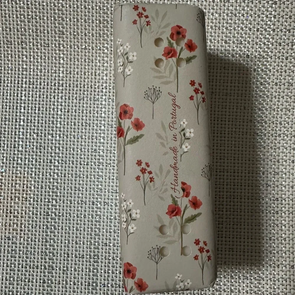 Vila Cardillium Wild Poppy Scented Soap with Oatmeal Exfoliant 1 Bar